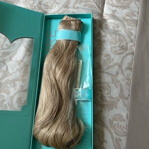 Halo couture Blonde Hair Extensions. 18 inch. Color is 116. Layered.